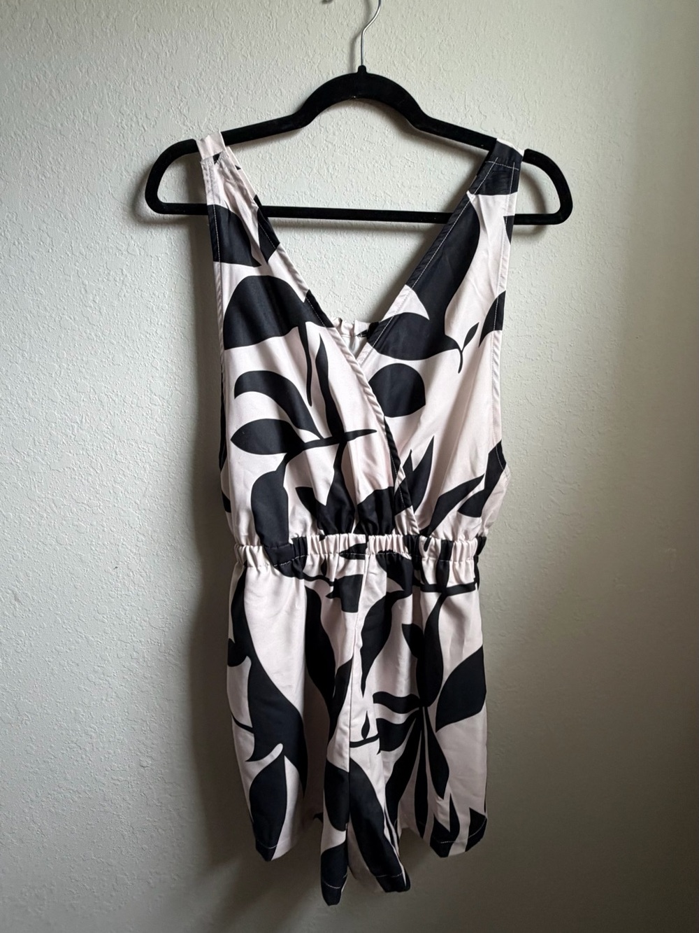 Cupshe Black and Cream Floral Print Sleeveless Romper